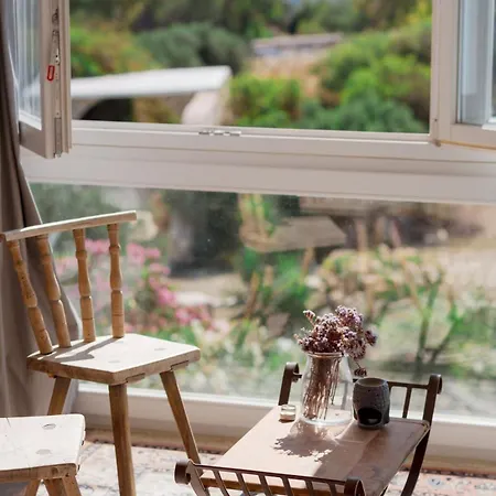 Daire Chic With Pool, 5-min Walk To